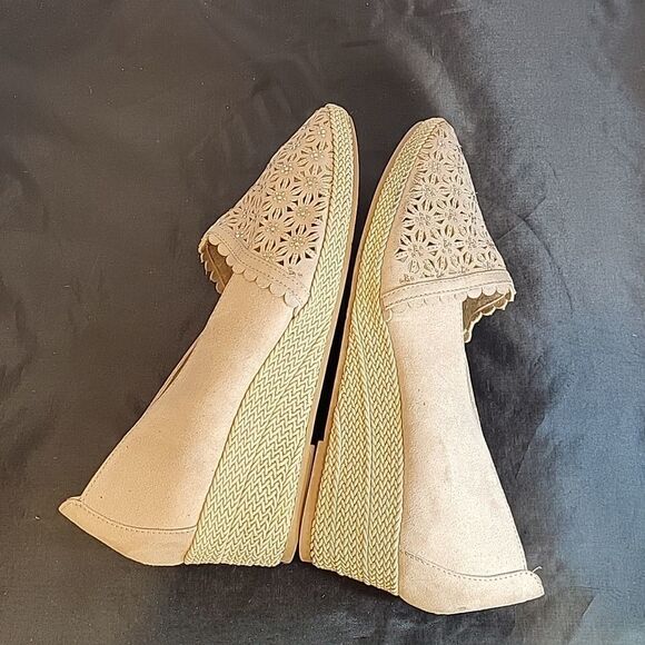 KAREN SCOTT ROUND TOE SLIP-ON RHINESTONES EMBELLISHMENT SUEDE WEDGE SHOE - Picture 12 of 15